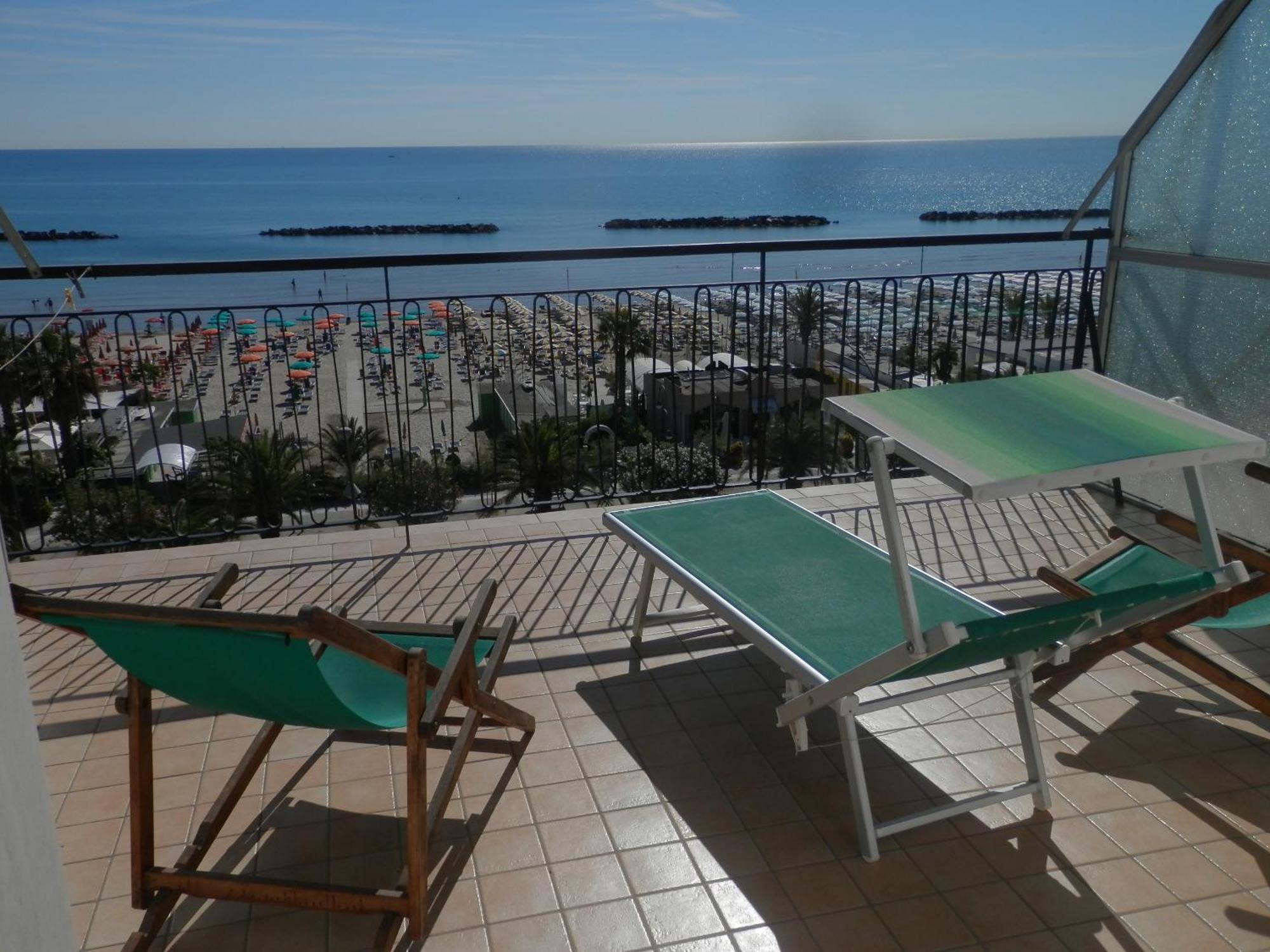 Deluxe Triple Room with Sea View,1033077260:JPEG