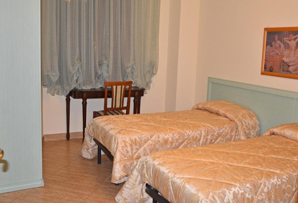 Double or Twin Room,34264372:JPEG